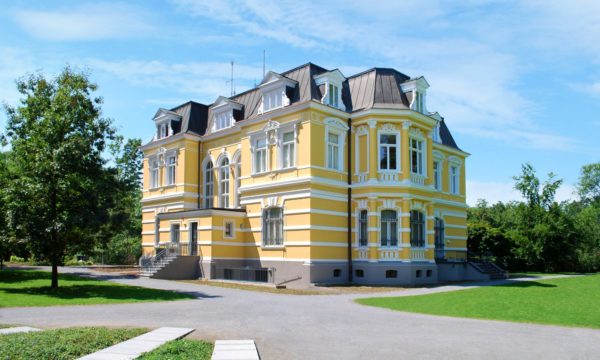 (c) Villa Erckens